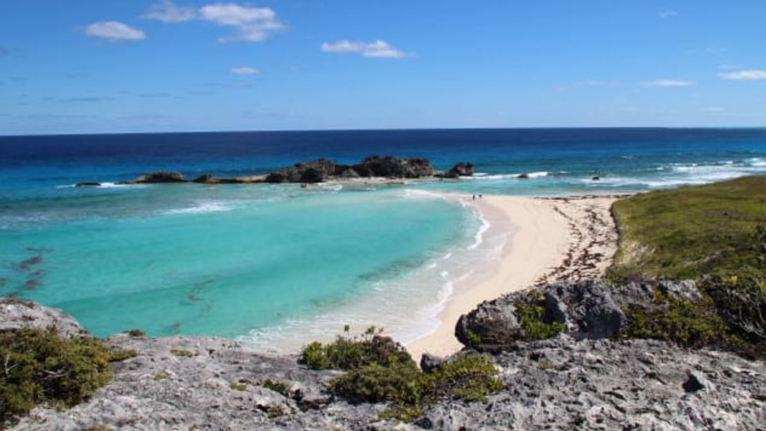 Las Islas Turcas y Caicos son famosas por sus playas, incluido el puerto de Mudjin. La cadena de islas en el Océano Atlántico se encuentra ahora en el nivel 3 de los CDC.Crédito: Marnie Hunter/CNN