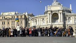 CNNE 1169027 - 'va, pensiero', himno del exilio, suena en ucrania