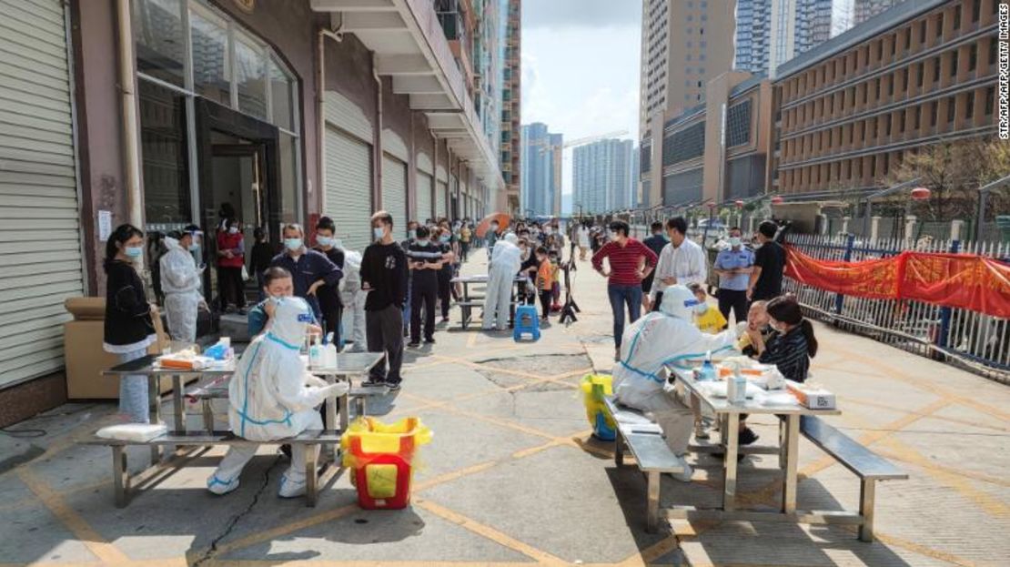 Residentes haciendo fila para pruebas de covid-19 en Shenzhen, China, el 14 de marzo.