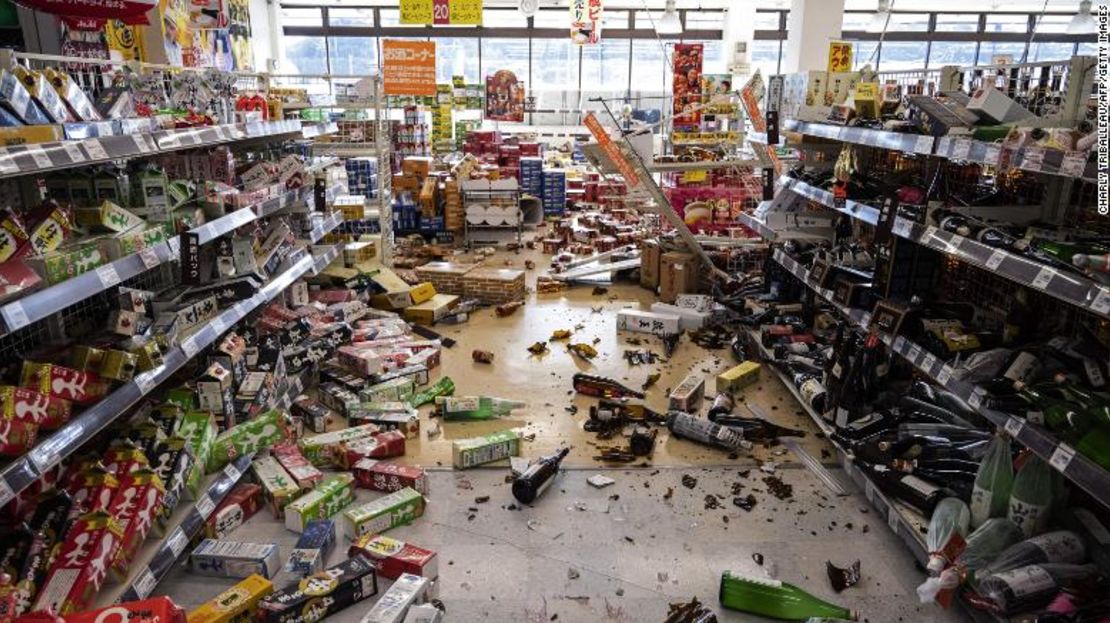 Un supermercado lleno de mercancías caídas en Shiroishi, prefectura de Miyagi, Japón, el 17 de marzo.