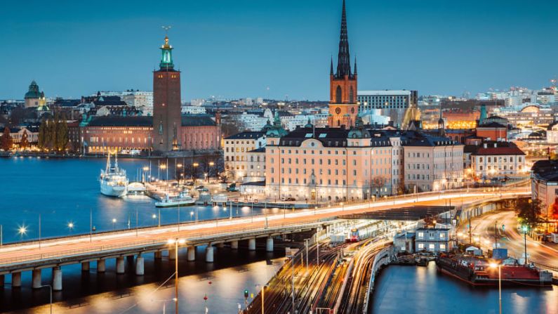 7. Suecia. Los países nórdicos son asiduos en el top 10. Aquí, se muestra el centro de la ciudad de Estocolmo, la capital del número 7, Suecia. JFL Photography/Adobe Stock