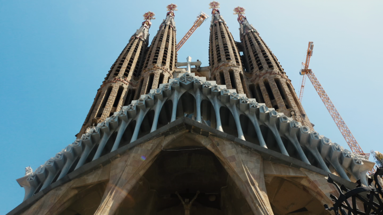 CNNE 1171618 - arquitecto de la sagrada familia habla sobre la majestuosidad de la basilica