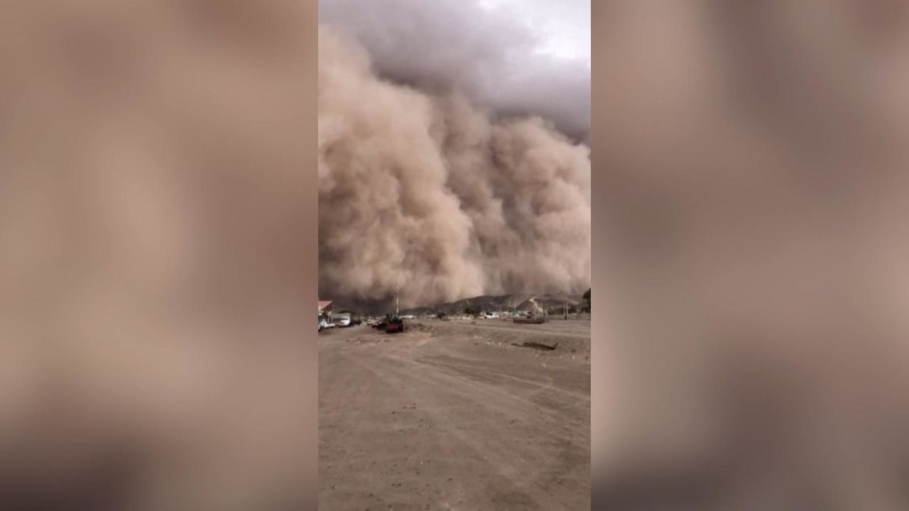 CNNE 1171651 - una tormenta genero en chile creo un "muro de arena"