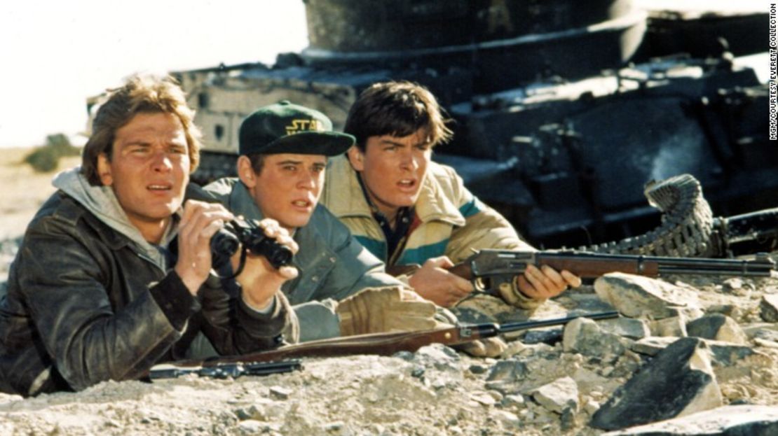 Patrick Swayze, C. Thomas Howell y Charlie Sheen en la película de 1984 "Red Dawn".