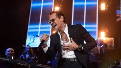 CNNE 1172920 - marc anthony publica una foto en la que aparece abrazandose romanticamente con nadia ferreira