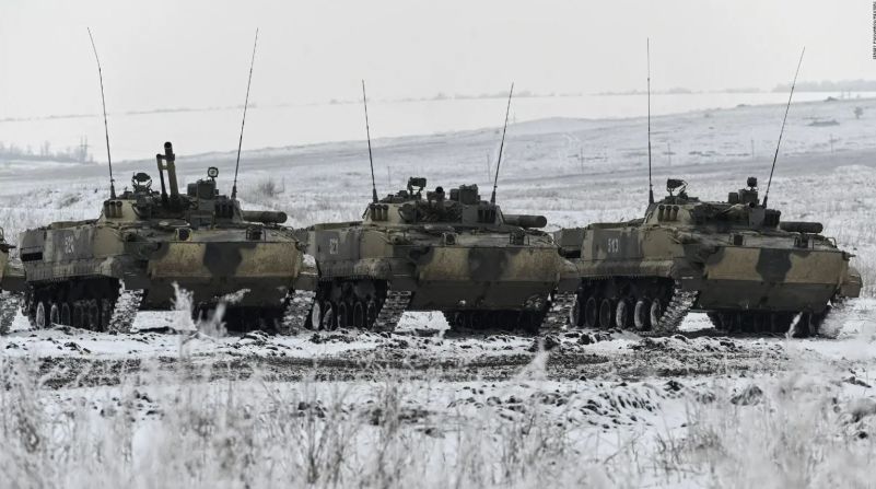 Vehículos de combate de infantería rusos BMP-3, en la frontera poco antes del comienzo de la guerra.