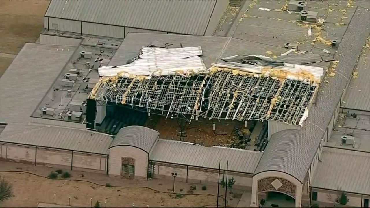 CNNE 1173562 - drones graban devastacion que dejaron tornados en texas