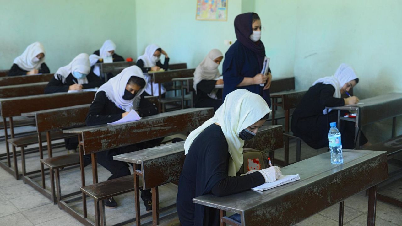 CNNE 1173909 - el regreso de ninas a las escuelas en afganistan fue pospuesto nuevamente