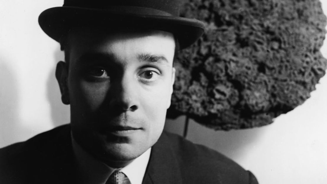 Yves Klein.