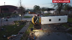 CNNE 1174365 - tornados dejaron kilometros de devastacion en el sur del pais