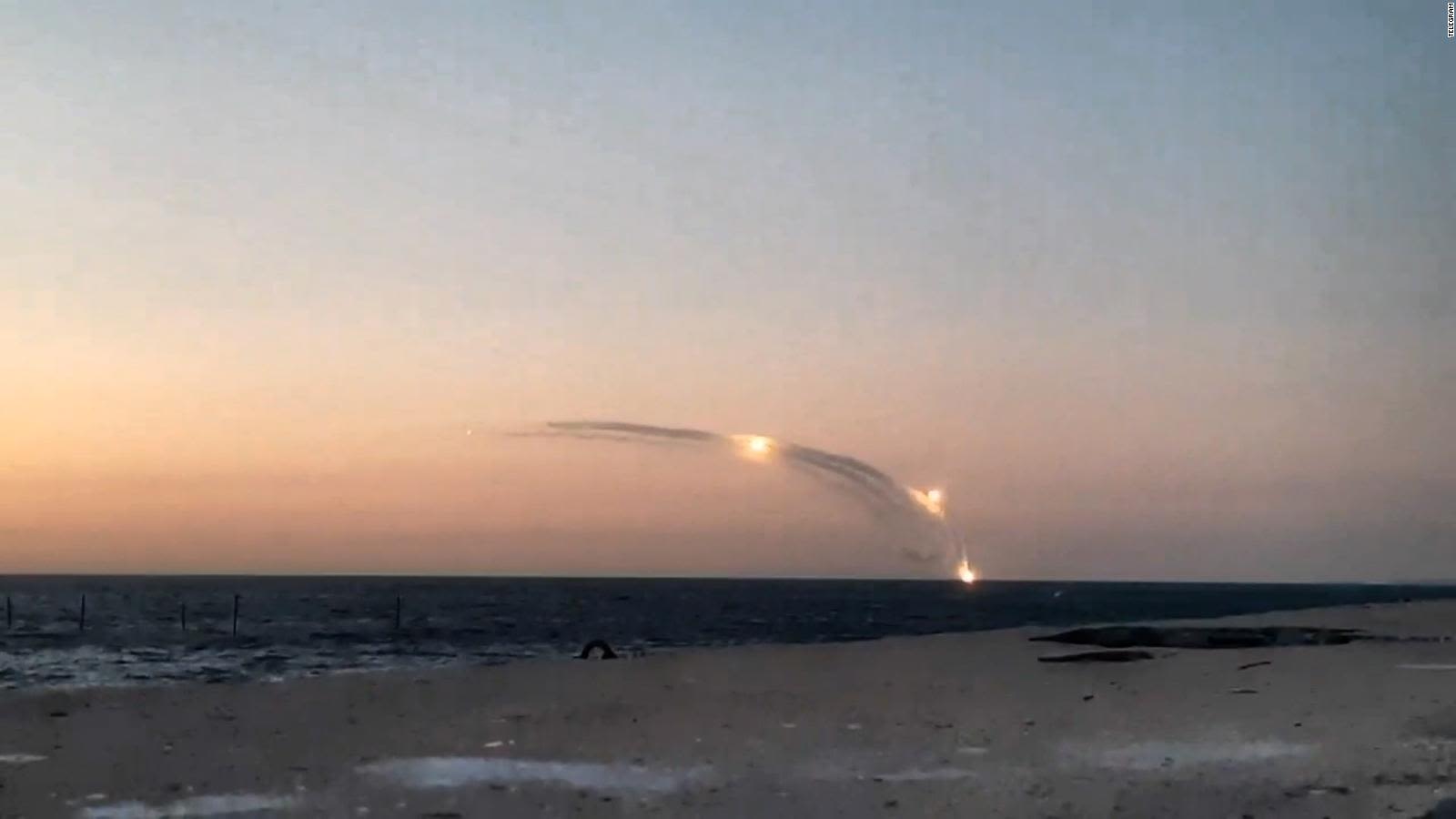 Video muestra el lanzamiento de misiles de crucero desde la costa de Crimea  hacia Ucrania