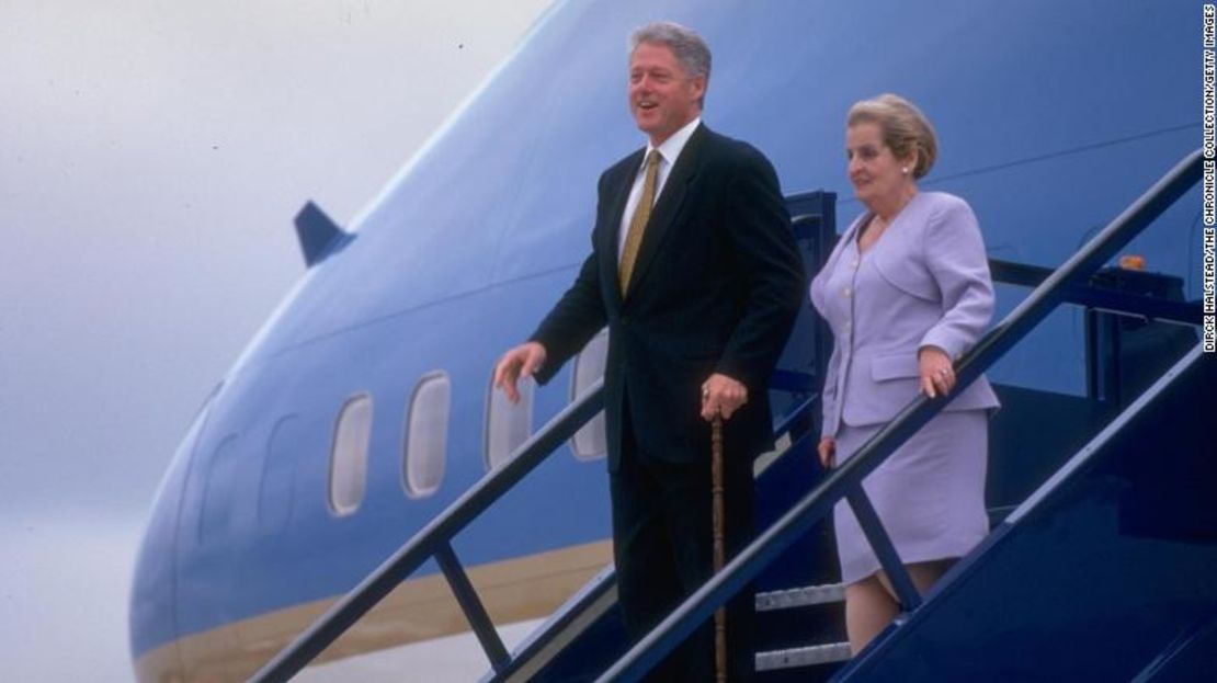 El expresidente Bill Clinton y Madeleine Albright.