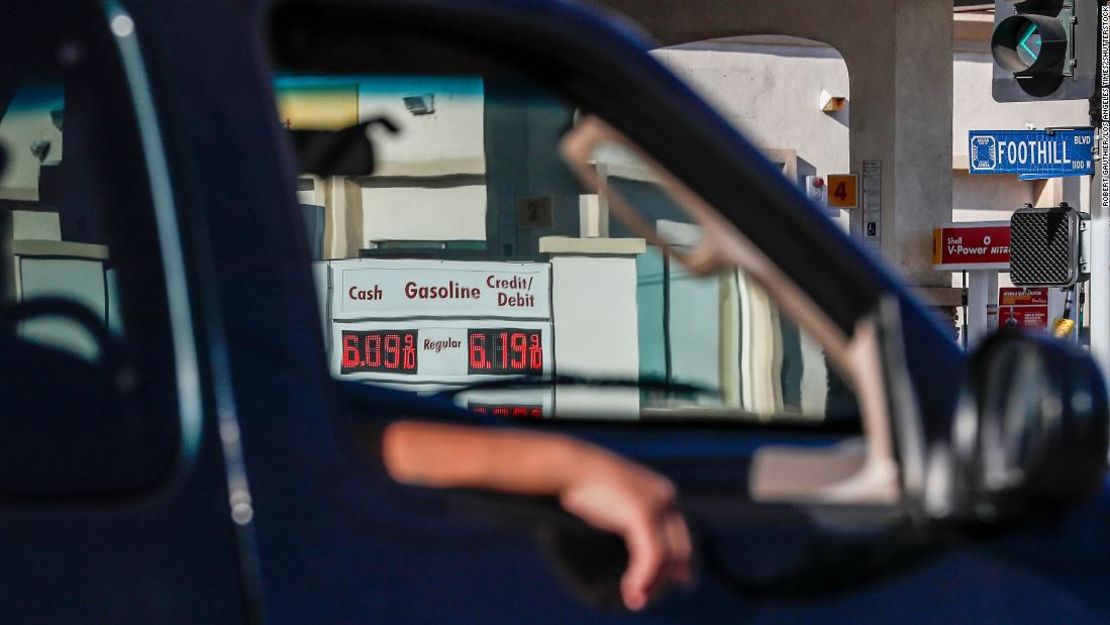 En la imagen, se puede ver un precio de US$ 6,09 por galón de gasolina.