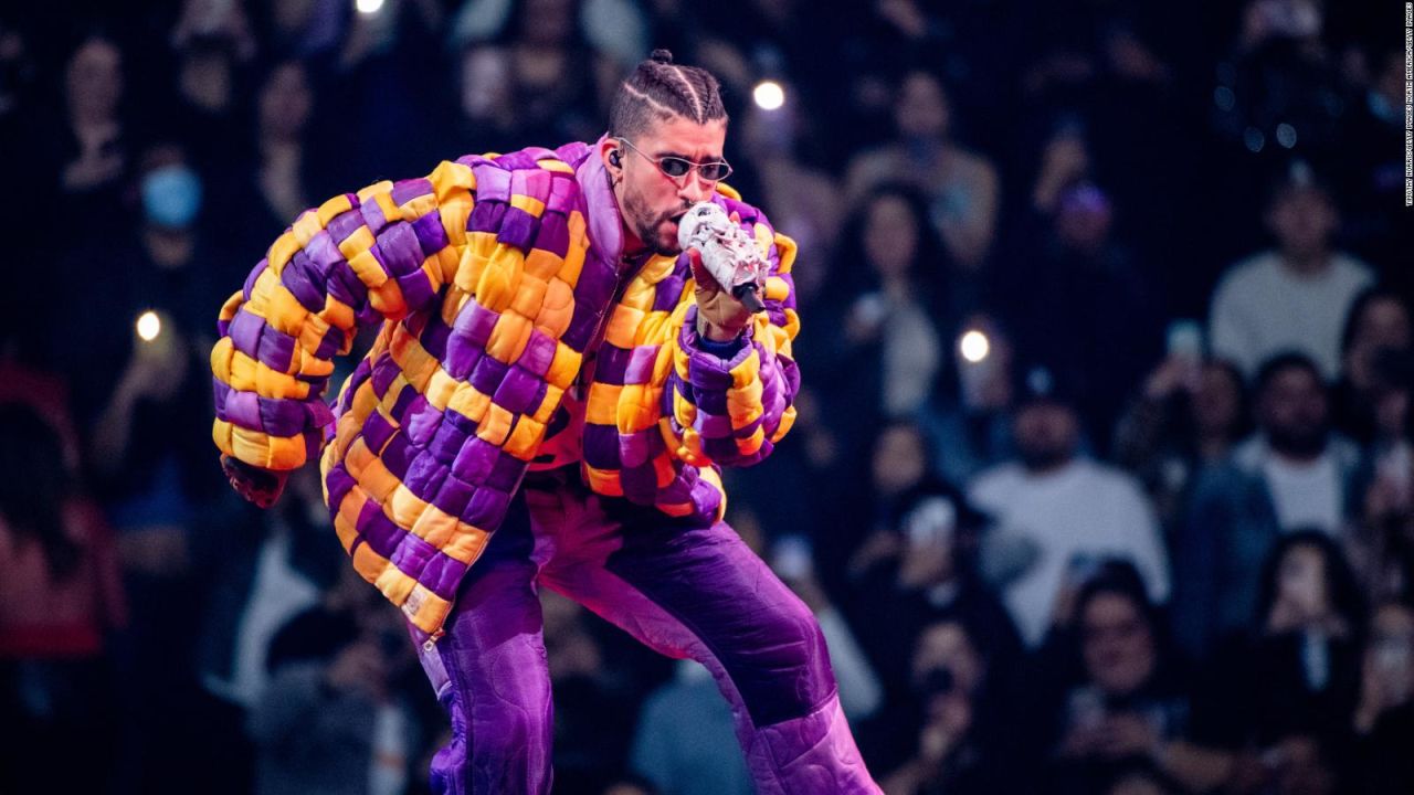 CNNE 1175436 - bad bunny alquila el trailer que usa durante sus giras