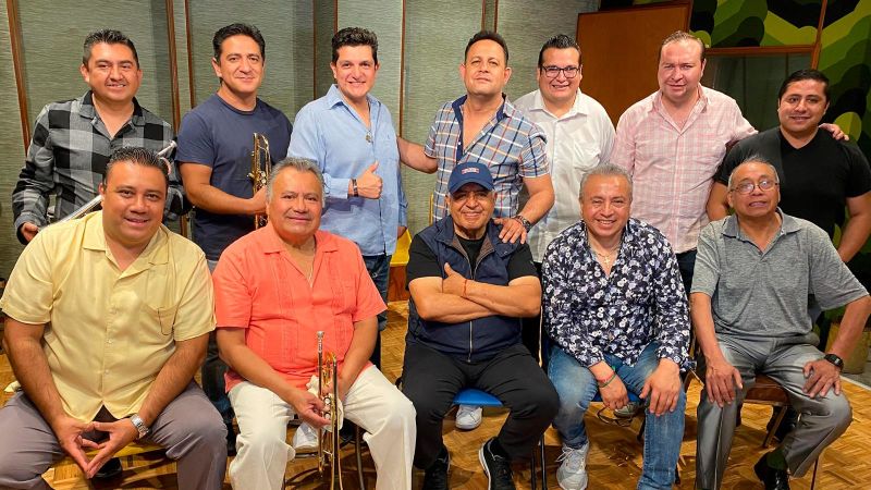 Los grupos musicales sonora santanera y sonora dinamita buscan acercarse a las nuevas generaciones al ritmo de cumbia | cnn