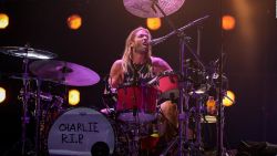 CNNE 1176482 - encuentran muerto al baterista de foo fighters en colombia