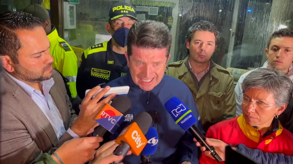 Diego Molano, ministro de Defensa de Colombia, acompañado por la alcaldesa de Bogotá, Claudia López (derecha). Crédito: Ministerio de Defensa.