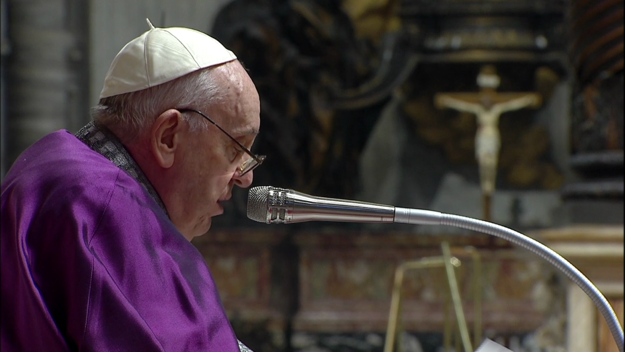 CNNE 1176580 - rusia y ucrania- consagradas por el papa francisco