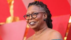 CNNE 1178172 - ¿le quitaran el oscar a will smith? whoopi goldberg cree que no