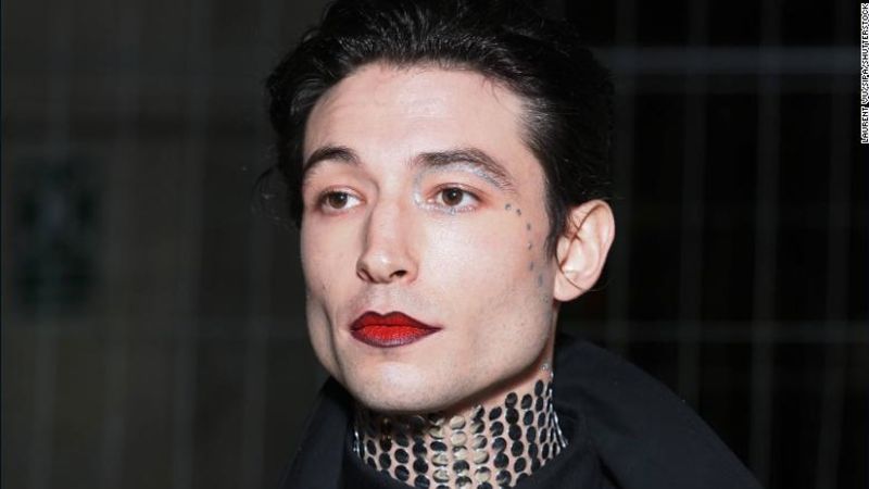 Ezra miller, estrella de 'the flash', arrestado por alteración del orden público | cnn