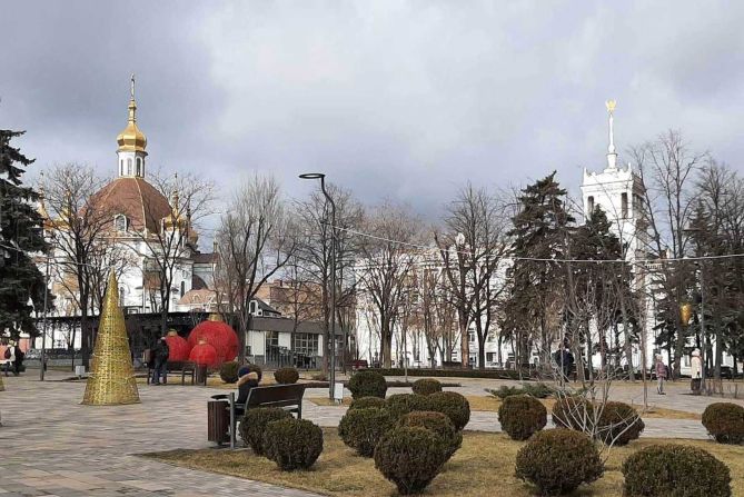 Mariúpol: Mariupol, que antes albergaba a más de 400.000 habitantes, fue en su día una ciudad tranquila, llena de parques, plazas y fuentes. Pero una vez que comenzó la guerra, los lugares de reunión se convirtieron en el objetivo de los ataques rusos. Crédito: Ivan Kuznetsov