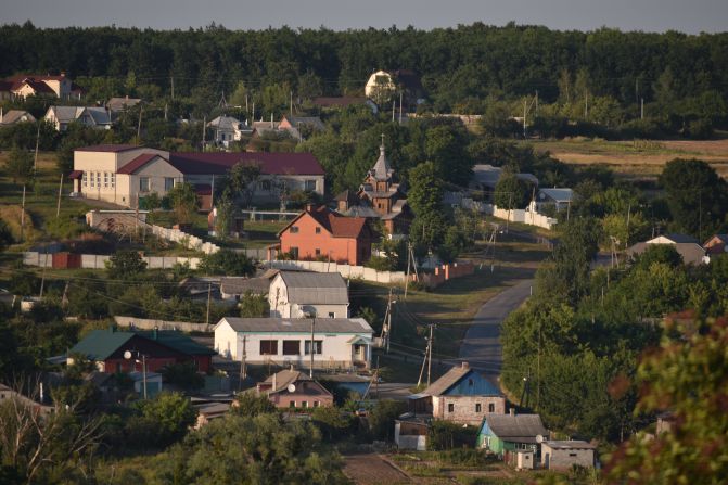 Yakivlivka: Una vista aérea de Yakivlivka antes de la invasión. Yakivlivka es conocido como un pueblo tranquilo al sur de Járkiv. Crédito: Pavel Babeshko