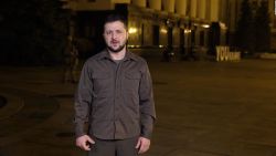 CNNE 1179048 - zelensky pide mas armamento a socios para defender ucrania