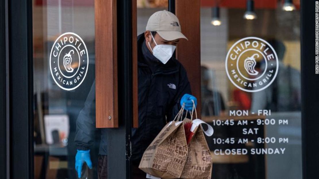 Chipotle elevó los precios alrededor de un 10% el año pasado.