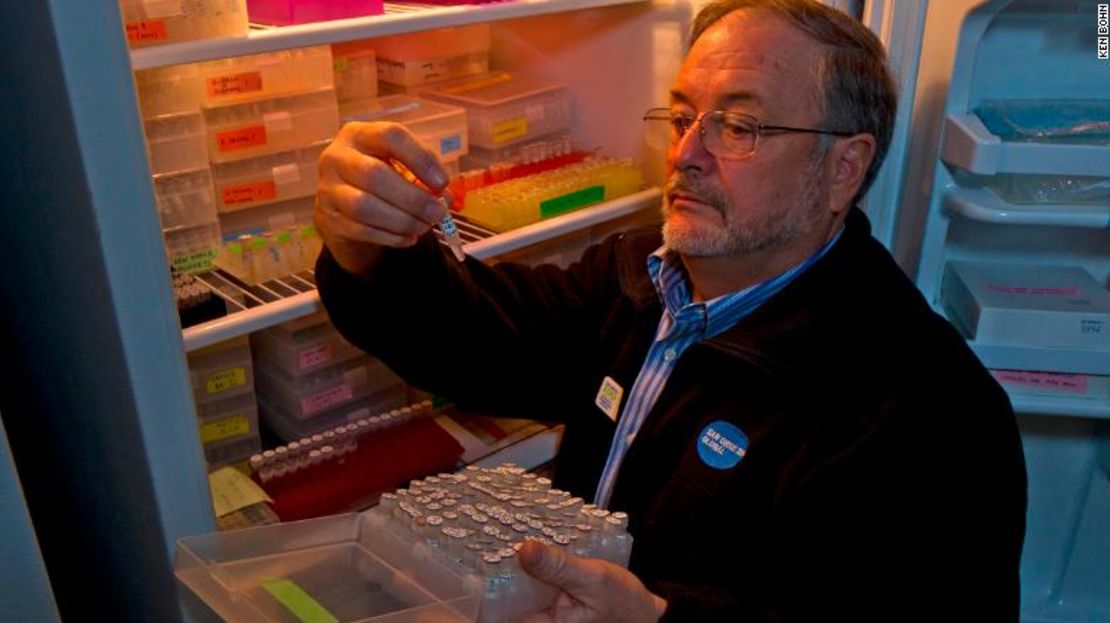 Oliver Ryder es director de genética de conservación en San Diego Zoo Wildlife Alliance y genetista en Frozen Zoo.