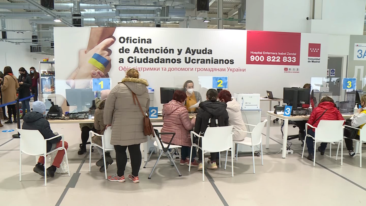 CNNE 1179745 - asi recibe madrid a los refugiados que huyen de la guerra en ucrania