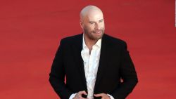 CNNE 1180327 - john travolta envia mensaje a bruce willis