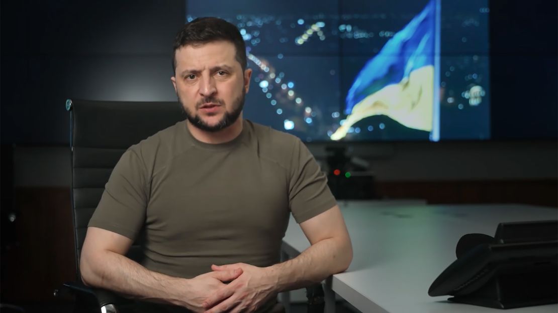 El presidente de Ucrania, Volodymyr Zelensky, habla durante un discurso en video el viernes 1 de abril.