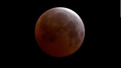 CNNE 1180580 - cuando y como ver el fenomeno de la "luna rosa"