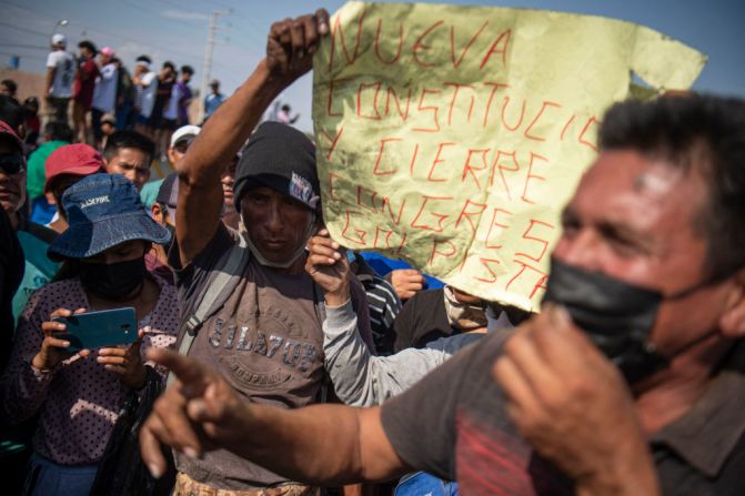 La semana arrancó con el bloqueo de carreteras, incluida la Panamericana donde los limeños se manifestaron en medio del paro de transportistas por el alza en el precios de los combustibles.