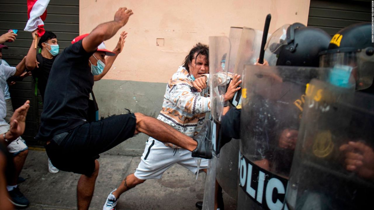 CNNE 1182430 - la ira de los peruanos- asi se vivieron las protestas masivas en lima