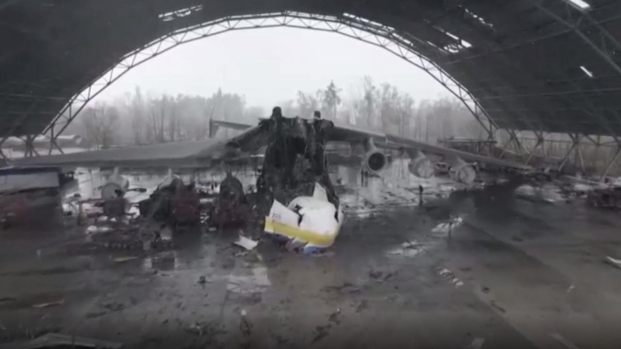 CNNE 1182475 - rusia destruye aeronave mas grande del mundo en ucrania