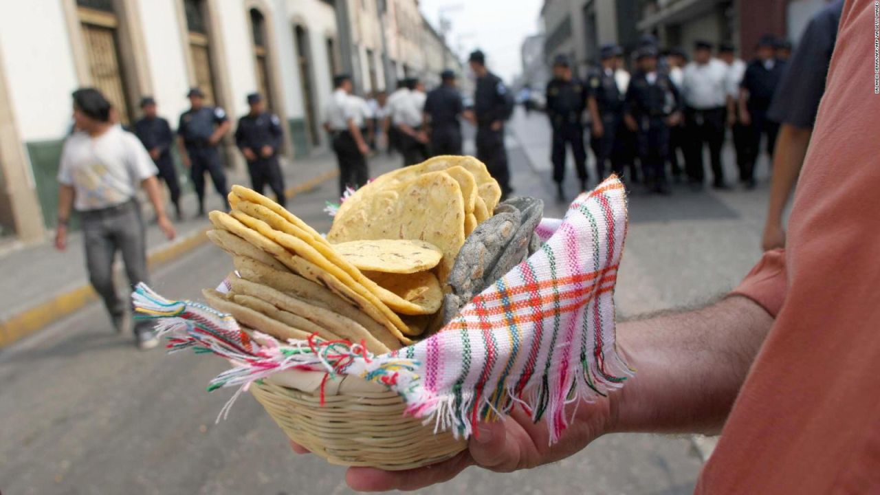 CNNE 1182897 - el precio de la tortilla en mexico alcanza cifras record
