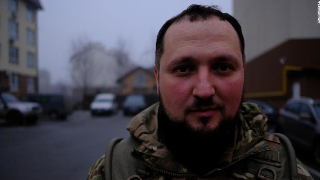 El operador de drones Oleksandr Radzikhovskiy dejó su trabajo en Inglaterra para ayudar a combatir la invasión rusa.