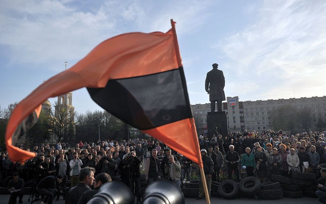 Simpatizantes prorrusos en el centro de Sloviansk en abril de 2014, cuando la ciudad estuvo brevemente bajo control de separatistas.