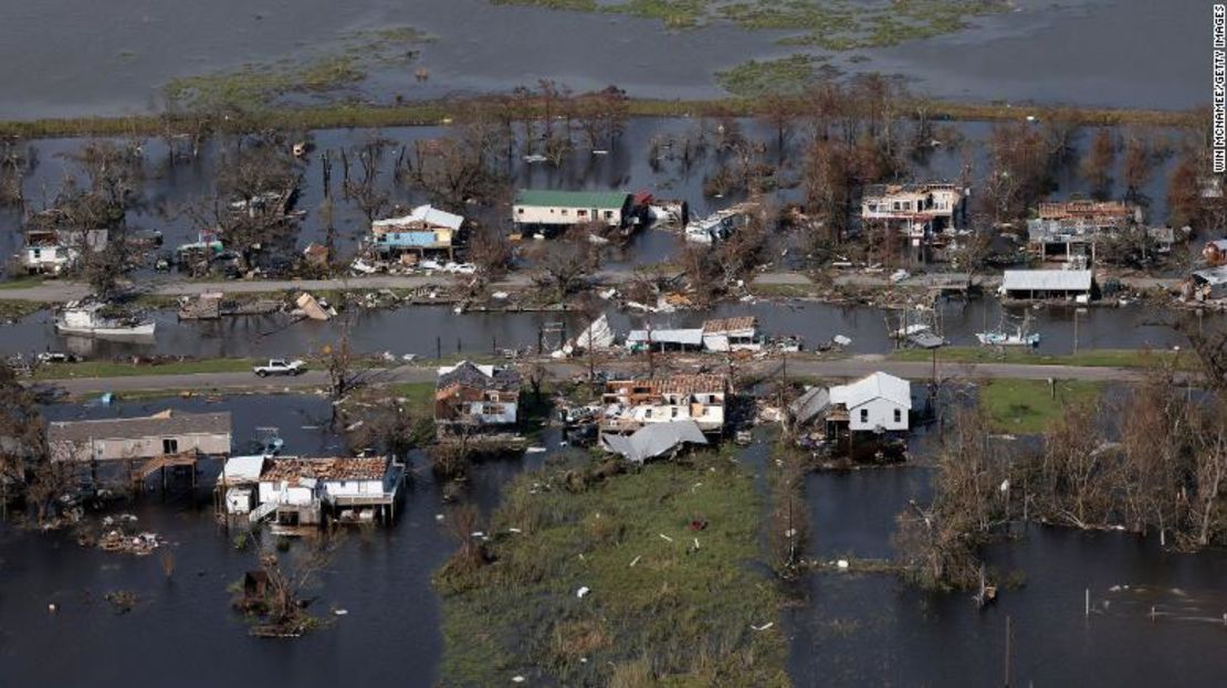 El huracán Ida dejó tras de sí una gran destrucción e inundaciones, como se ve aquí en Point-Aux-Chenes, Louisiana.