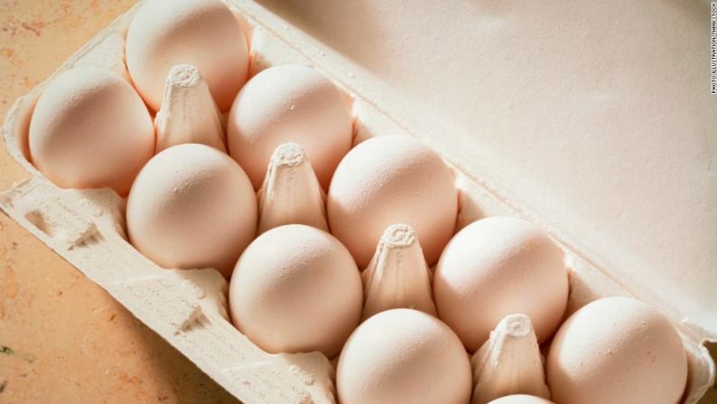 Huevos - En el verano de 2010, más de 1.900 personas enfermaron por la salmonela encontrada en los huevos producidos por Hillandale Farms de Iowa, que retiró voluntariamente cerca de medio billón de huevos en todo el país.