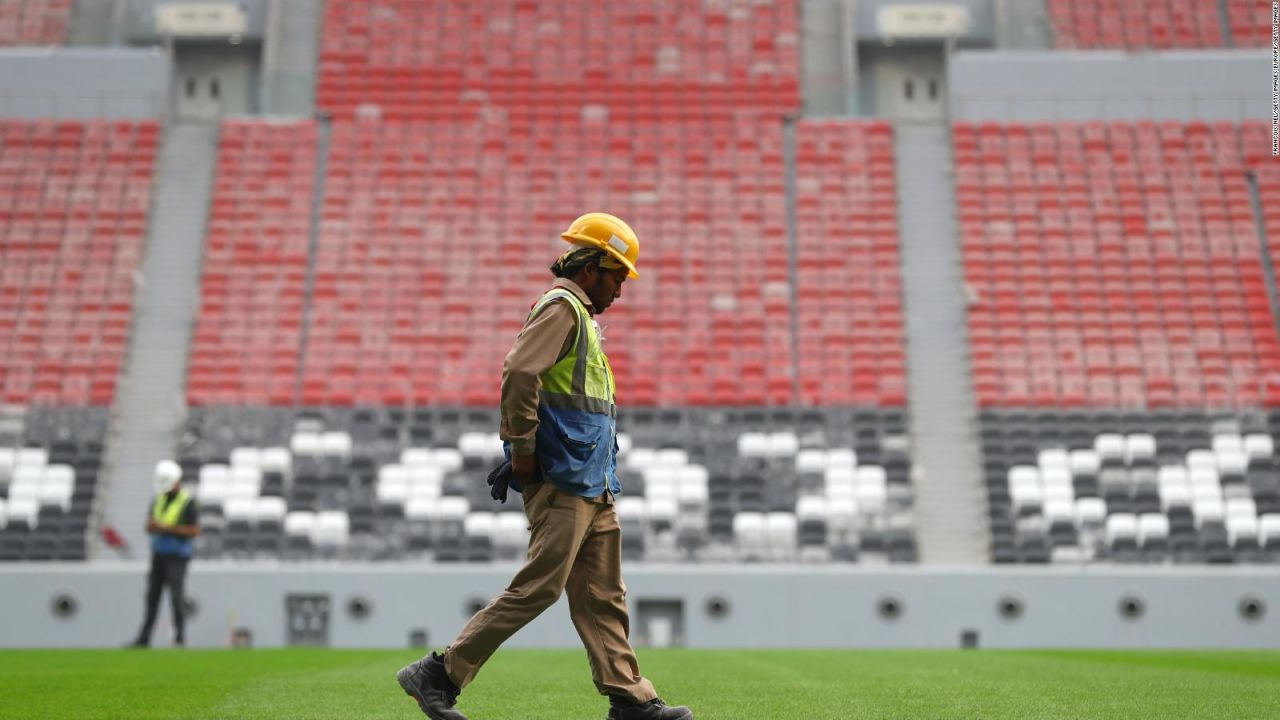 CNNE 1184035 - qatar 2022, bajo la lupa por las condiciones laborales