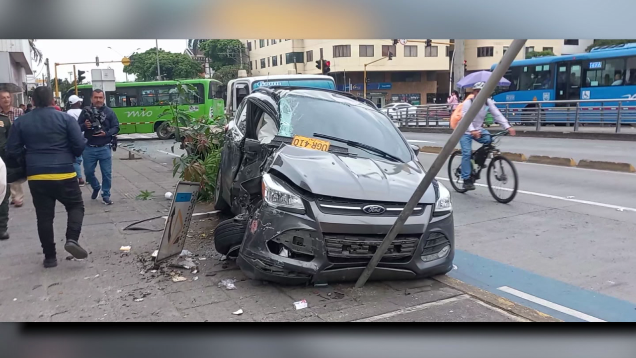 CNNE 1185128 - los danos al auto en el que iba freddy rincon