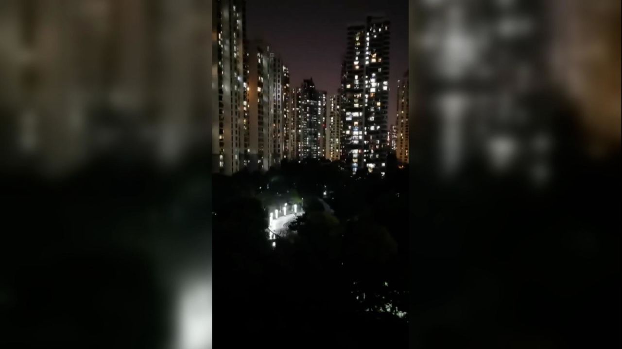 CNNE 1185159 - asi gritan las personas desde el aislamiento en shanghai