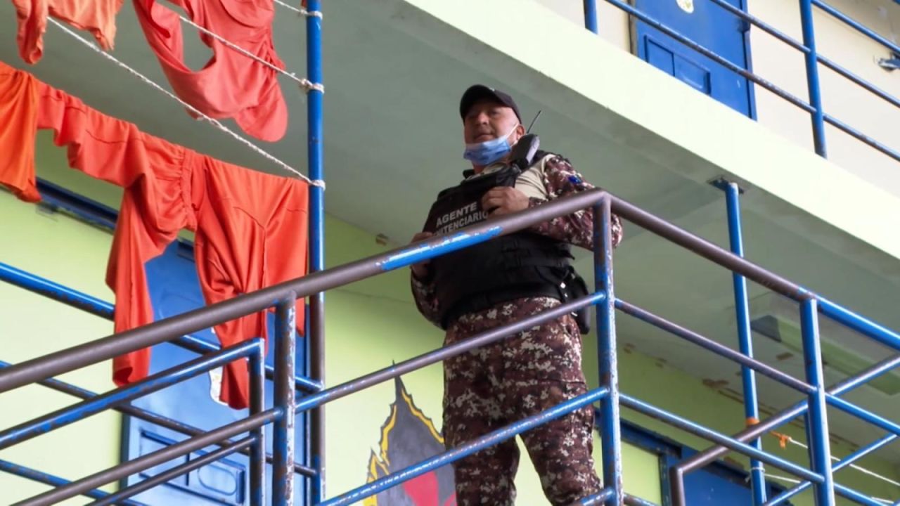 CNNE 1185176 - funcionarios penitenciarios en ecuador denuncian que hay presos armados en carceles