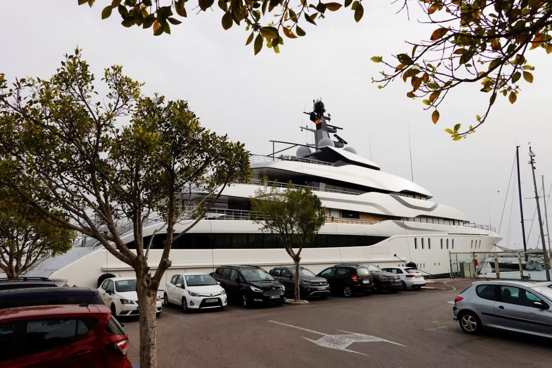 El yate "Tango" de 78 metros en Mallorca, España, el 15 de marzo. Crédito: Juan Medina/Reuters