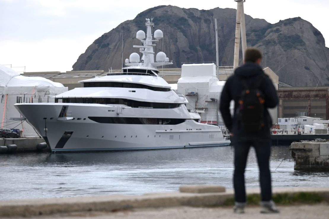 El yate "Amore Vero" en el puerto de La Ciotat, Francia, el 3 de marzo. Crédito: Nicolas Tucat/AFP/Getty Images