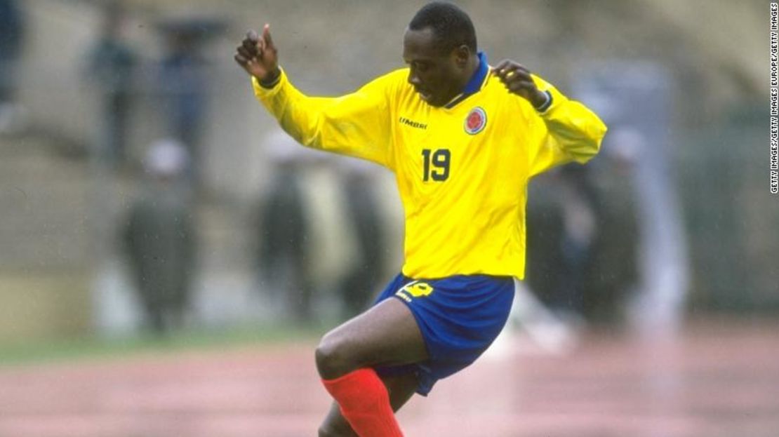 Rincón jugando para Colombia en un clasificatorio mundialista contra Bolivia.