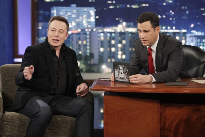 Musk aparece en el programa de entrevistas nocturno "Jimmy Kimmel Live" en 2013. Randy Holmes/Walt Disney Television/Getty Images.