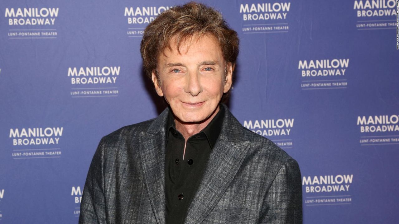 CNNE 1188433 - barry manilow estrena su nuevo musical "harmony"